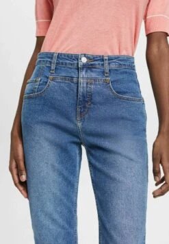 ESPRIT Flared Jeans - Blue Dark Washed 11 ESPRIT Flared Jeans - Blue Dark Washed -Esprit 26b516ec59d5475385585aa30de8e601