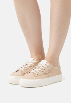 ESPRIT Sneakers Laag - Sand