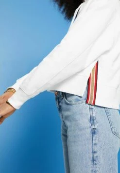 ESPRIT Hoodie - White 15 ESPRIT Hoodie - White -Esprit 6009e3c454264dbda08de4eacca53b5e