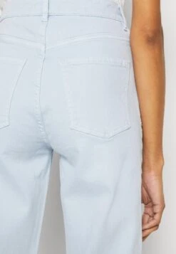 ESPRIT Straight Leg Jeans - Light Blue -Esprit 7650c95c073e4bd08525b4ee2412488a