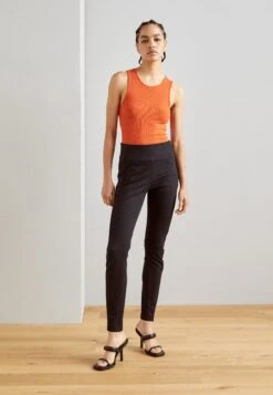 Esprit -Esprit 7de02a10e109427a96a7fdc67762d433