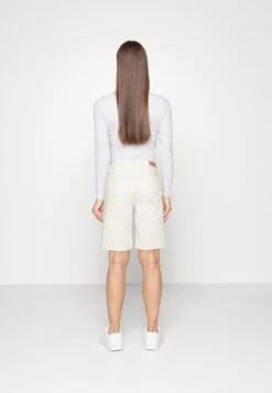 ESPRIT Basic- Jeansshort - Off White 7 ESPRIT Basic- Jeansshort - Off White -Esprit 822e03610ade40e4ac2b5064d040a68e