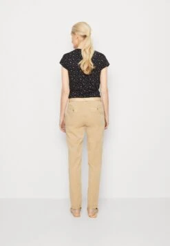 ESPRIT Twill Stretch - Chino - Sand 8 ESPRIT Twill Stretch - Chino - Sand -Esprit 8a197ae835374033a0a721e55f79f53b