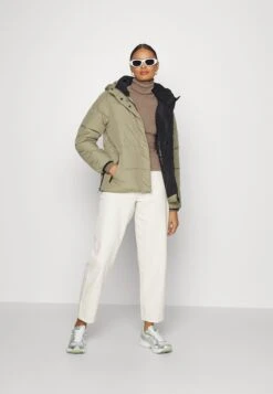 ESPRIT Sporty - Winterjas - Pale Khaki -Esprit a4372be9e8fc4d64b91f9934324c556c