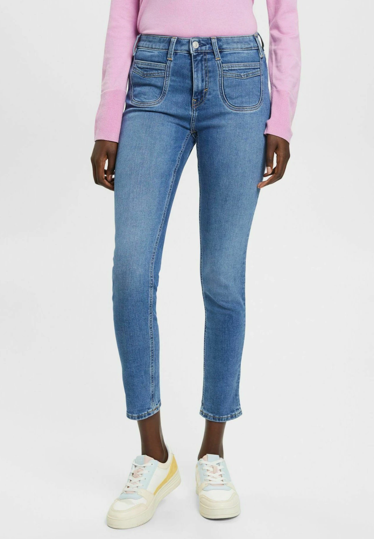 ESPRIT High-Rise - Slim Fit Jeans - Blue Light Washed 1 ESPRIT High-Rise - Slim Fit Jeans - Blue Light Washed